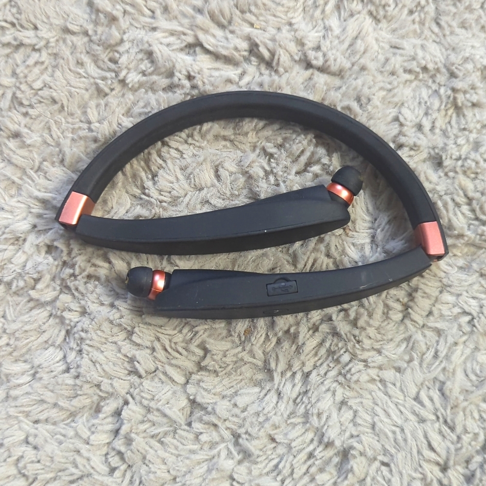 Bluetooth earbuds